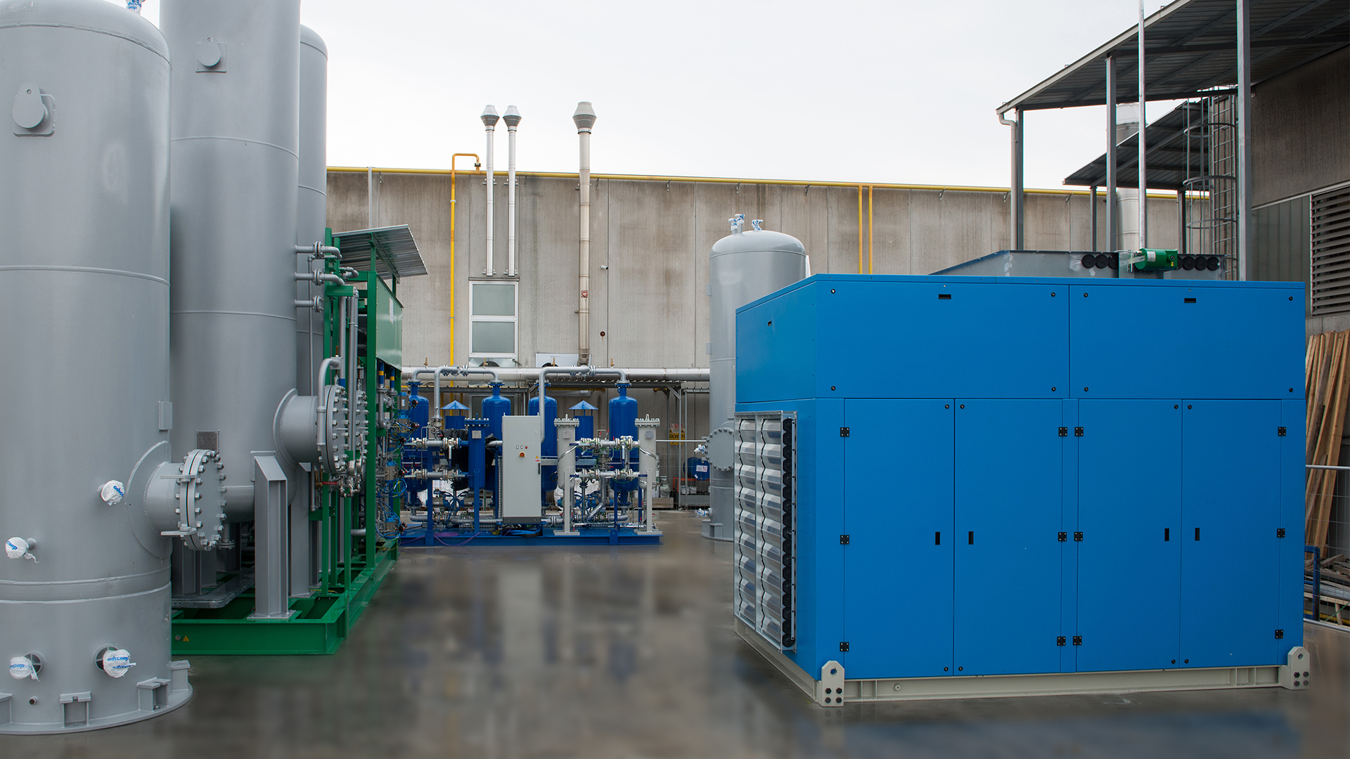 Instrument air and nitrogen generators compression station 